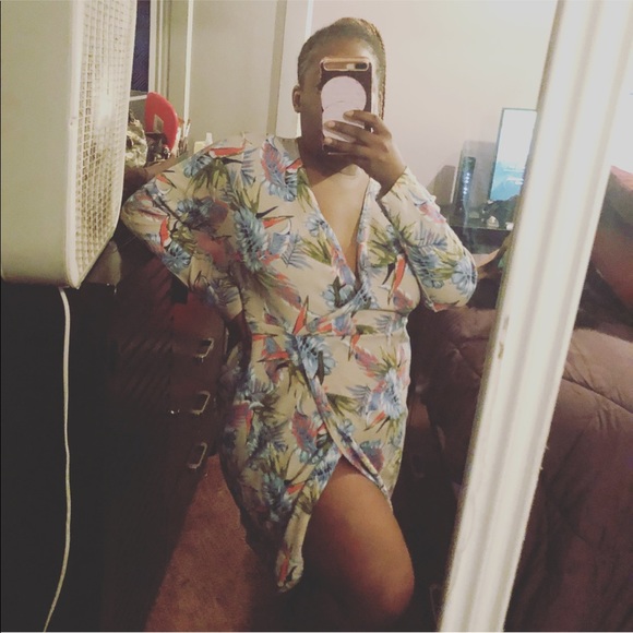 Cute dress 👗 waiting on you - Picture 3 of 4